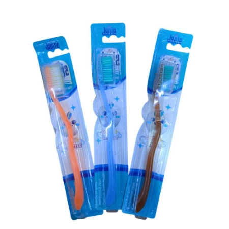 صورة فرشاة اسنان للكبار بشعيرات ناعمة امنة علي اللثة