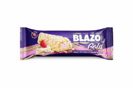 صورة بليزو جولد بالشيكولاته البيضاء وقطع الفراولة 